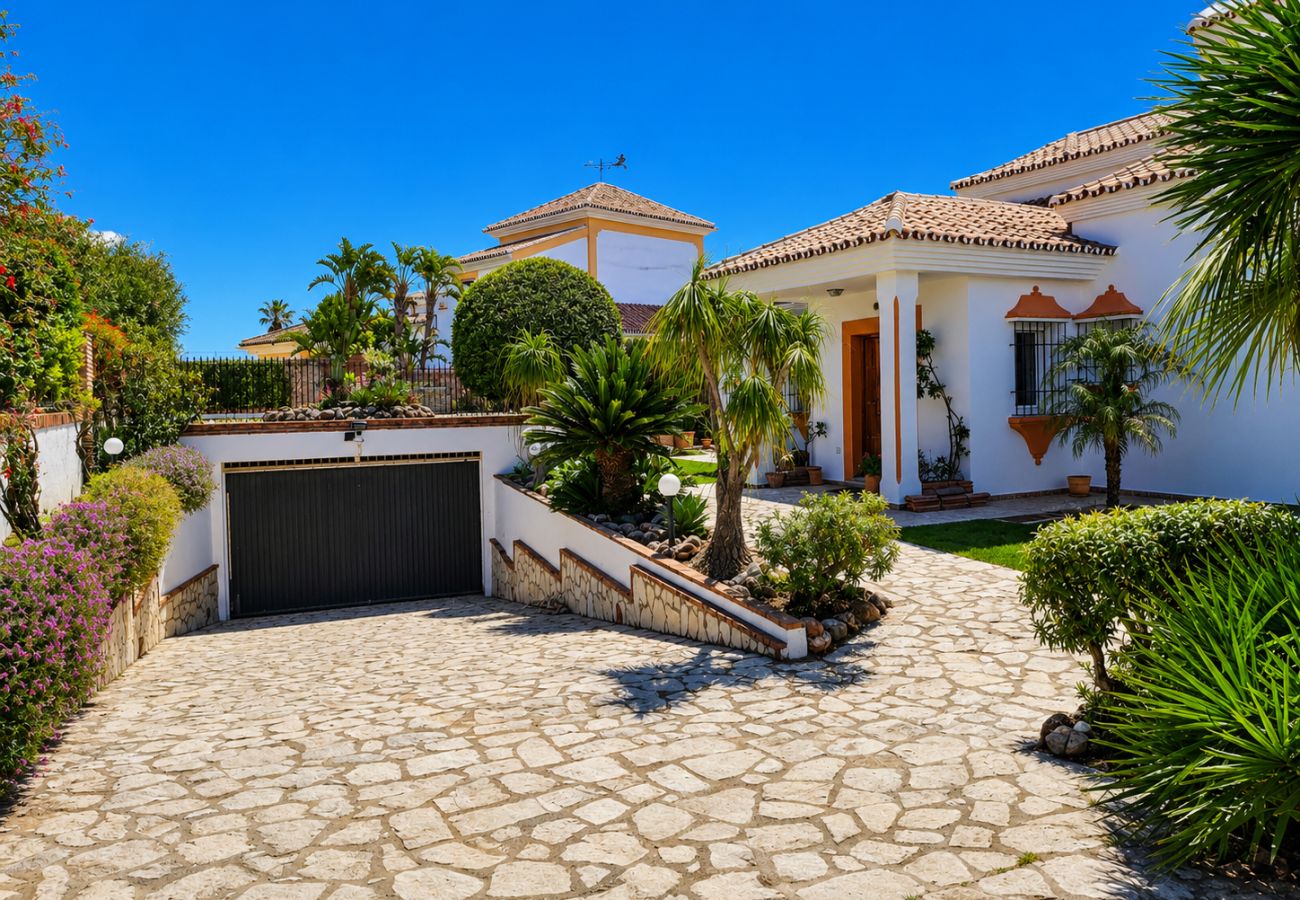 Villa en Mijas Costa - Villa de 3 dormitorios y piscina privada, Valtocado