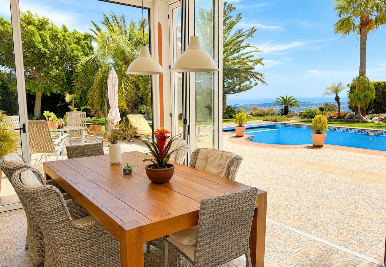 Villa en Mijas Costa - Villa de 3 dormitorios y piscina privada, Valtocado