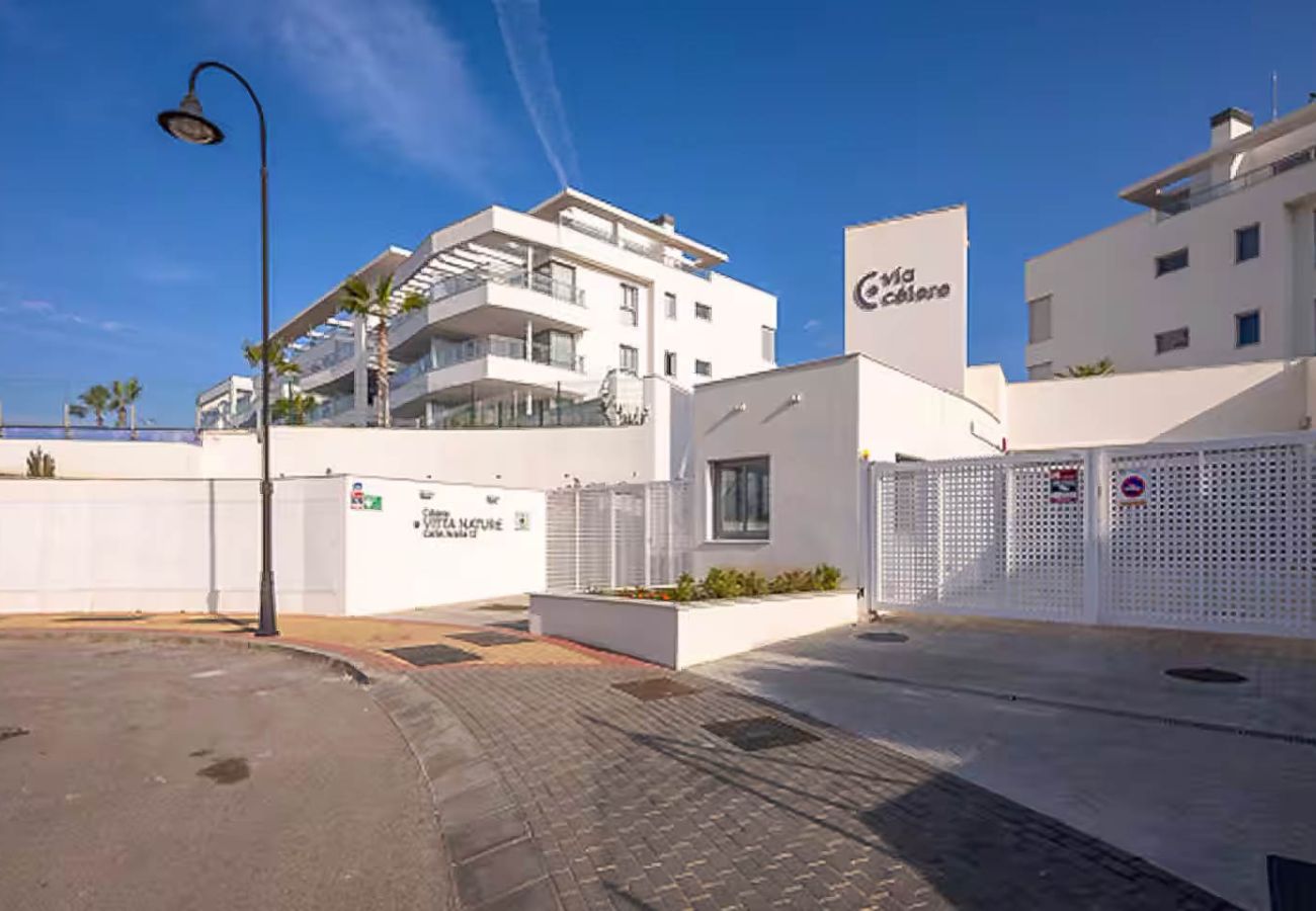 Apartamento en Mijas Costa - Apartamento de 3 habitaciones, vistas al mar/4 piscinas/gym/pádel