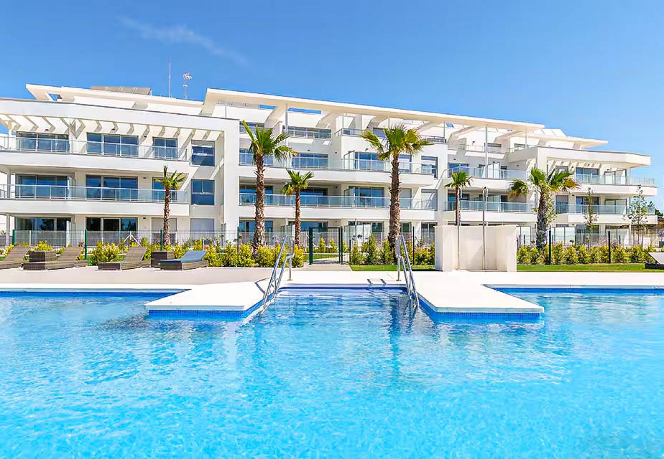 Apartamento en Mijas Costa - Apartamento de 3 habitaciones, vistas al mar/4 piscinas/gym/pádel