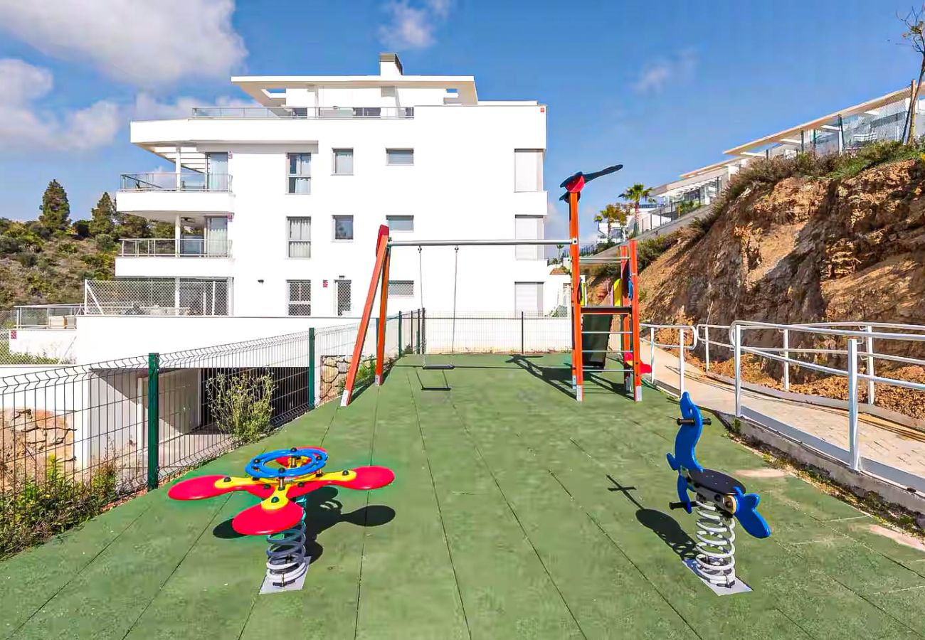 Apartamento en Mijas Costa - Apartamento de 3 habitaciones, vistas al mar/4 piscinas/gym/pádel