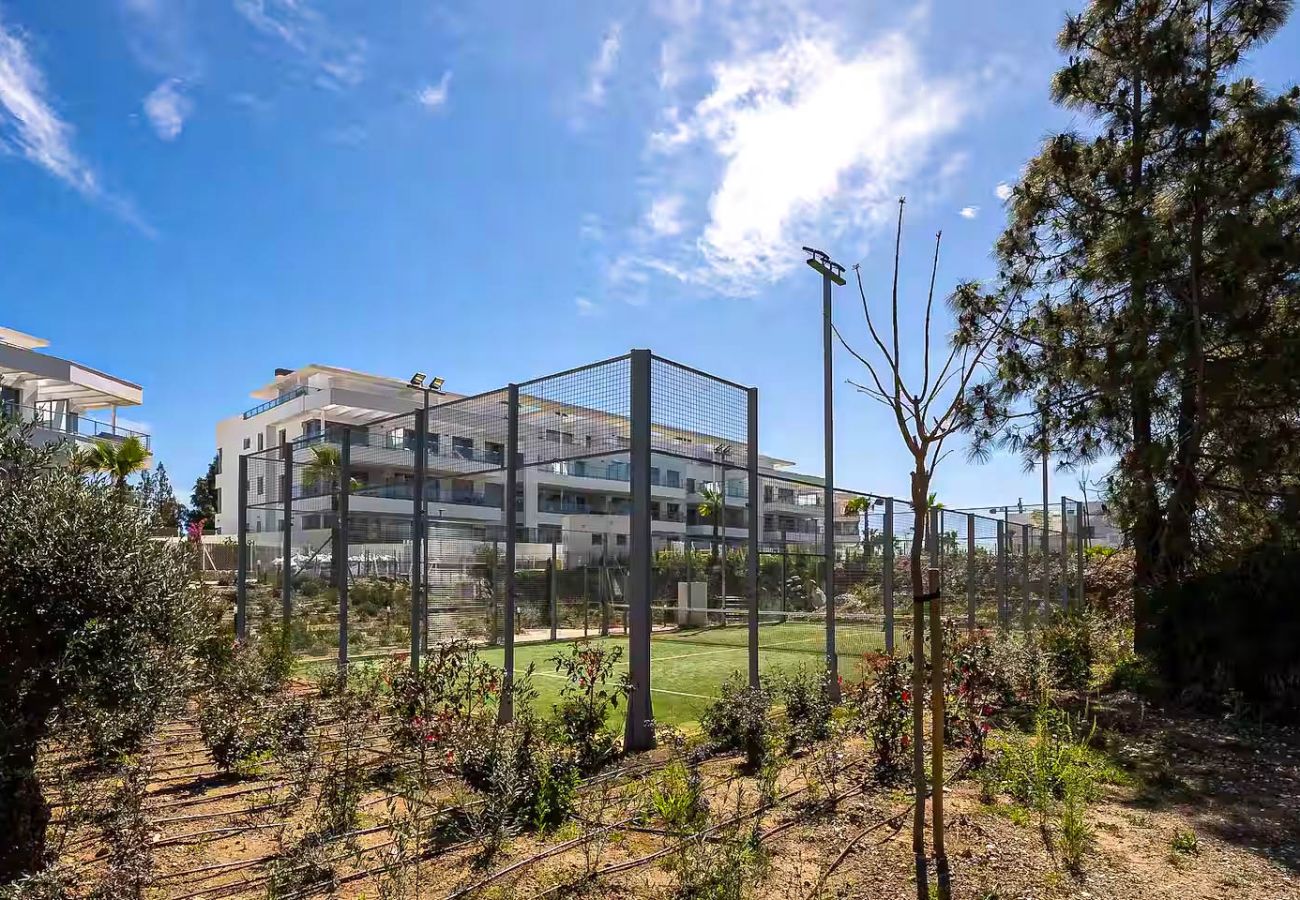 Apartamento en Mijas Costa - Apartamento de 3 habitaciones, vistas al mar/4 piscinas/gym/pádel