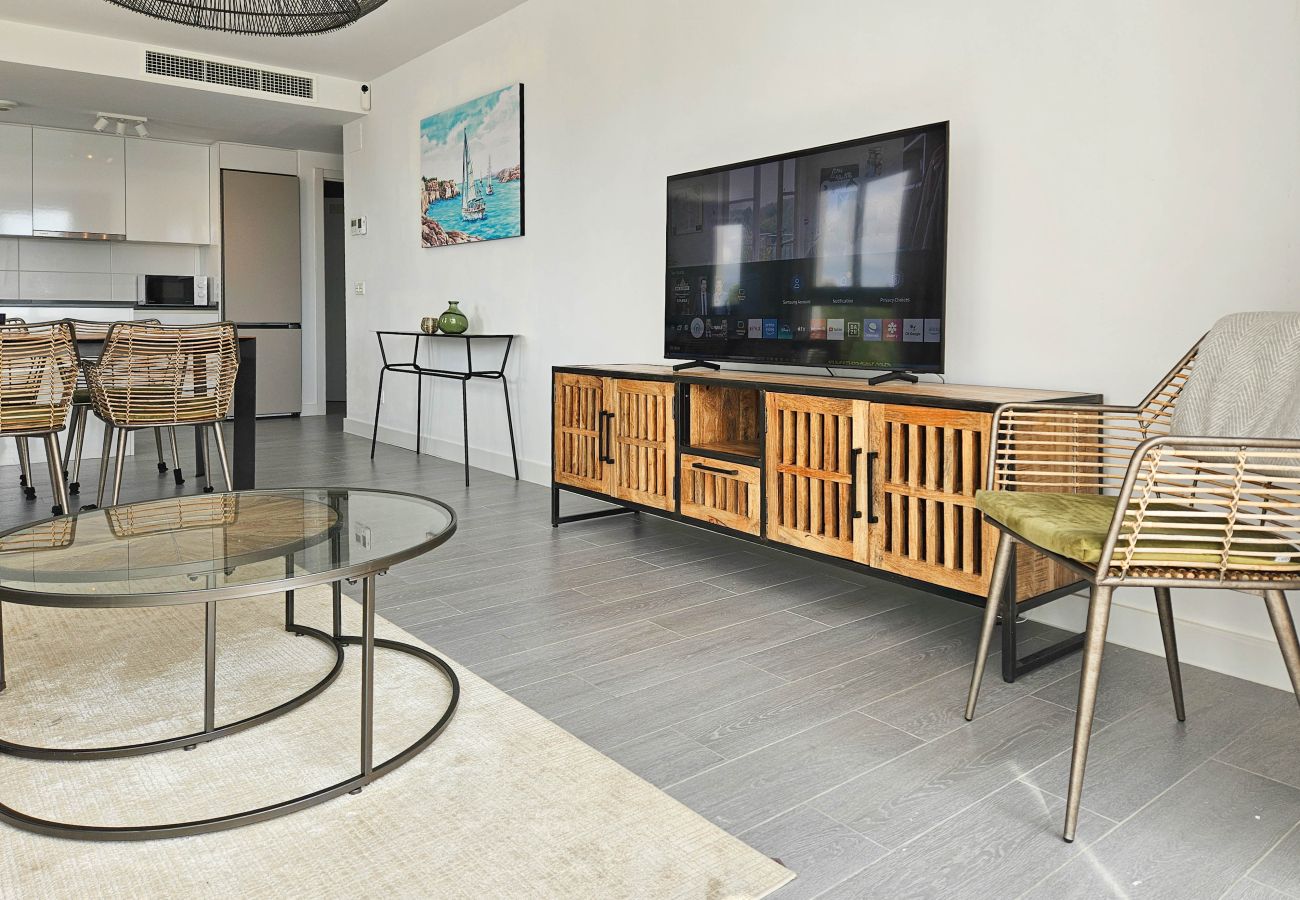 Apartamento en Mijas Costa - Apartamento de 3 habitaciones, vistas al mar/4 piscinas/gym/pádel