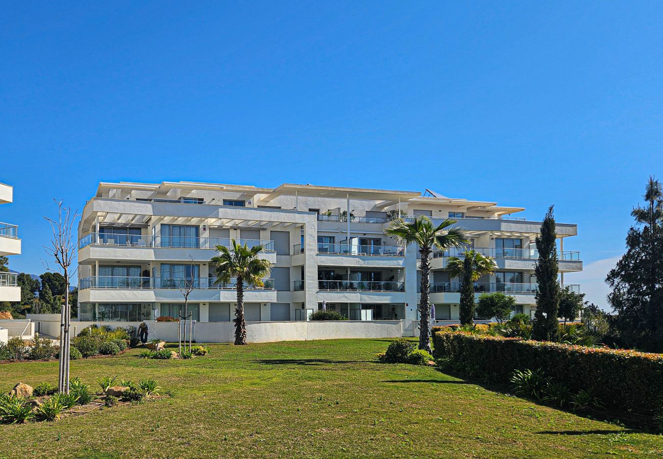 Apartamento en Mijas Costa - Apartamento de 3 habitaciones, vistas al mar/4 piscinas/gym/pádel