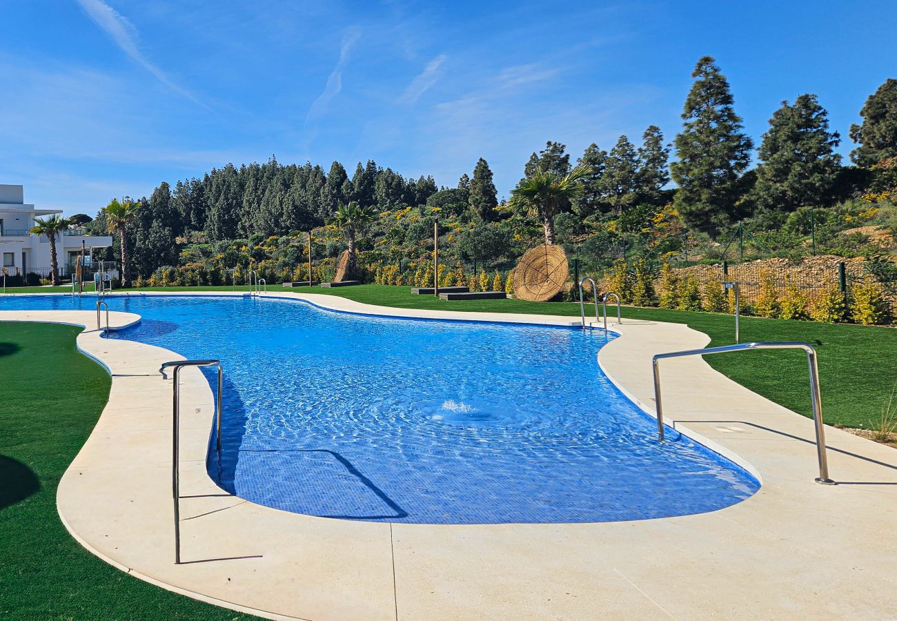 Apartamento en Mijas Costa - Apartamento de 3 habitaciones, vistas al mar/4 piscinas/gym/pádel