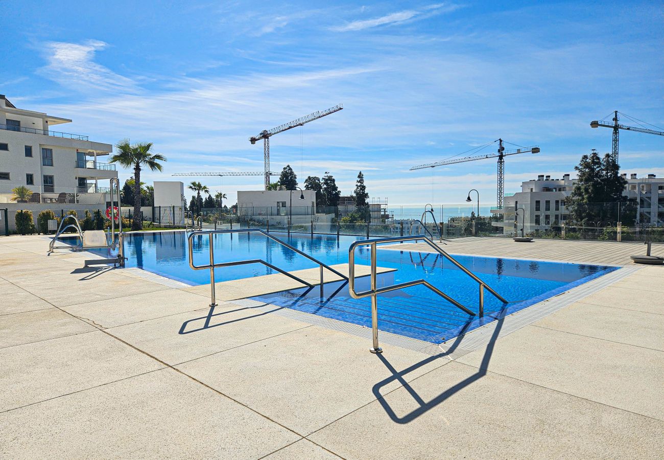 Apartamento en Mijas Costa - Apartamento de 3 habitaciones, vistas al mar/4 piscinas/gym/pádel