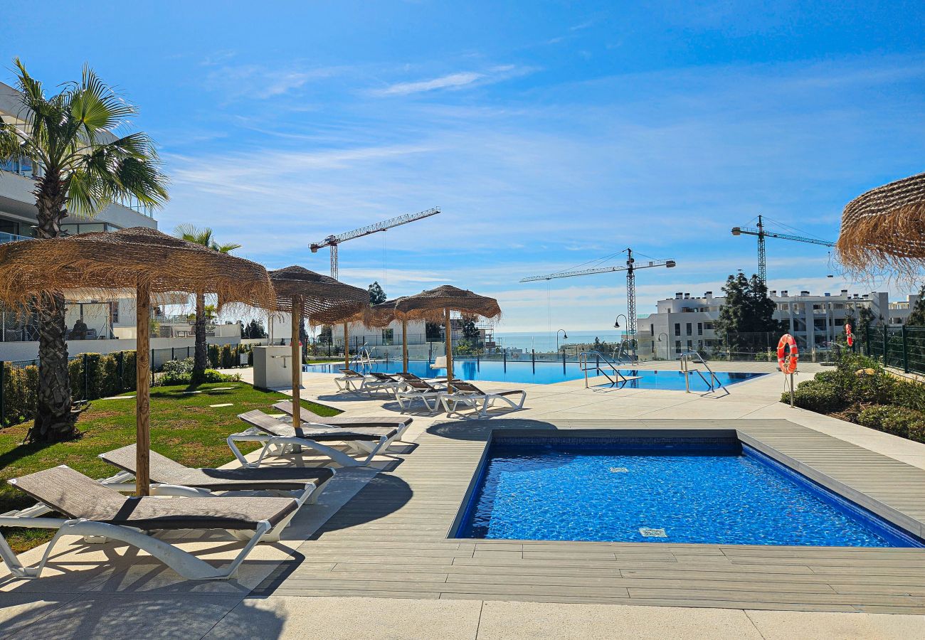 Apartamento en Mijas Costa - Apartamento de 3 habitaciones, vistas al mar/4 piscinas/gym/pádel