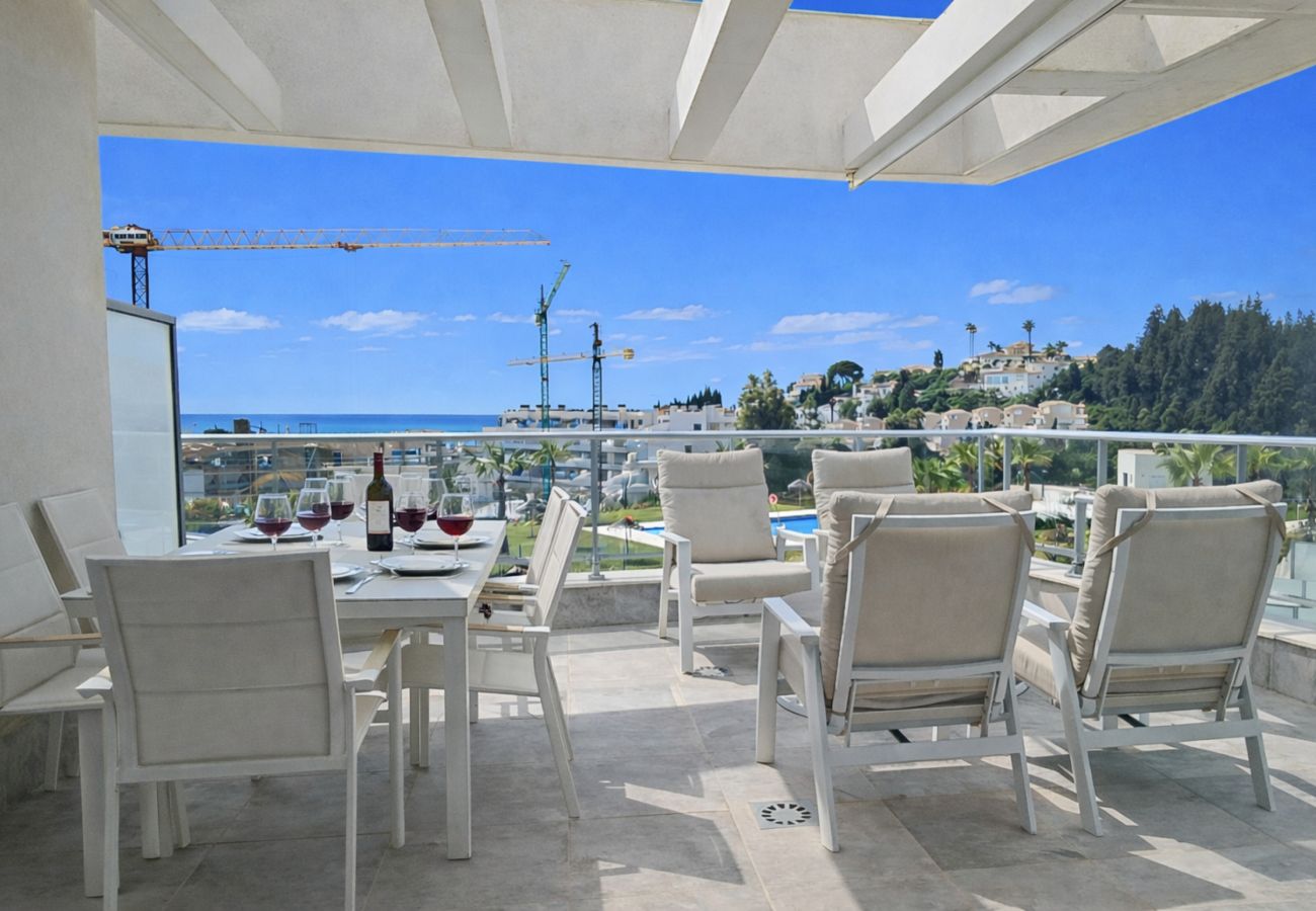 Apartamento en Mijas Costa - Apartamento de 3 habitaciones, vistas al mar/4 piscinas/gym/pádel
