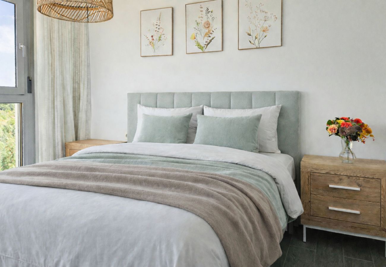 Apartamento en Mijas Costa - Apartamento de 3 habitaciones, vistas al mar/4 piscinas/gym/pádel