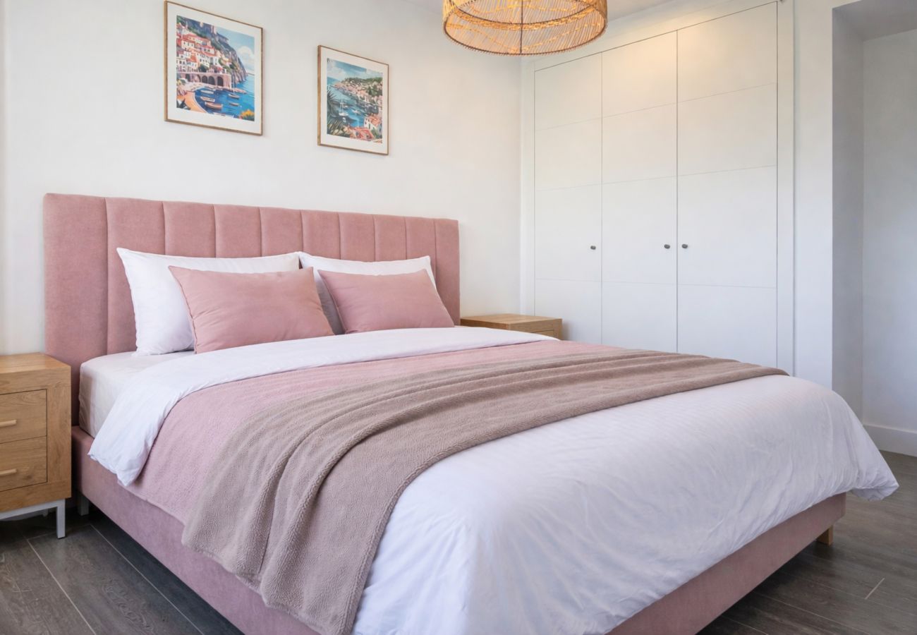 Apartamento en Mijas Costa - Apartamento de 3 habitaciones, vistas al mar/4 piscinas/gym/pádel