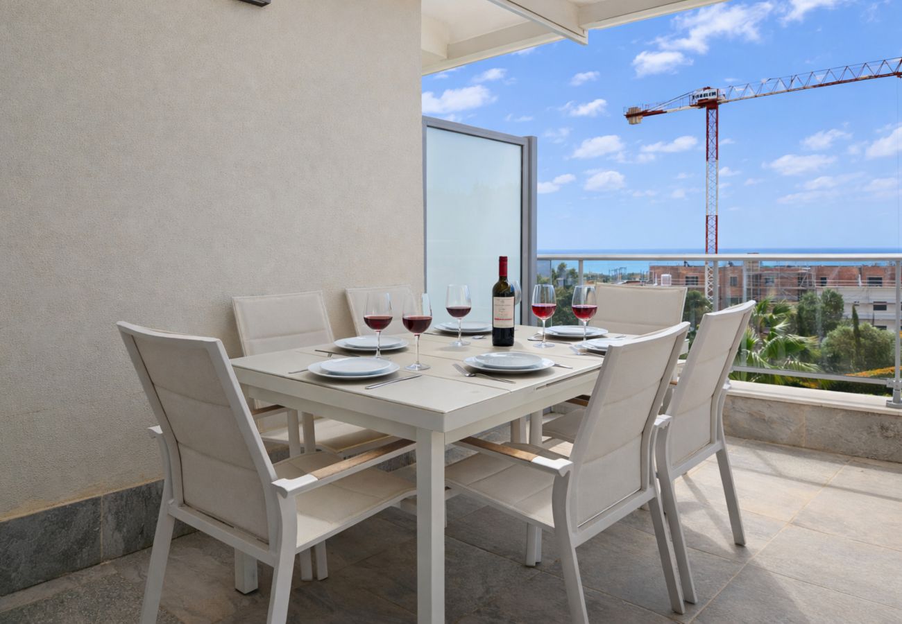 Apartamento en Mijas Costa - Apartamento de 3 habitaciones, vistas al mar/4 piscinas/gym/pádel