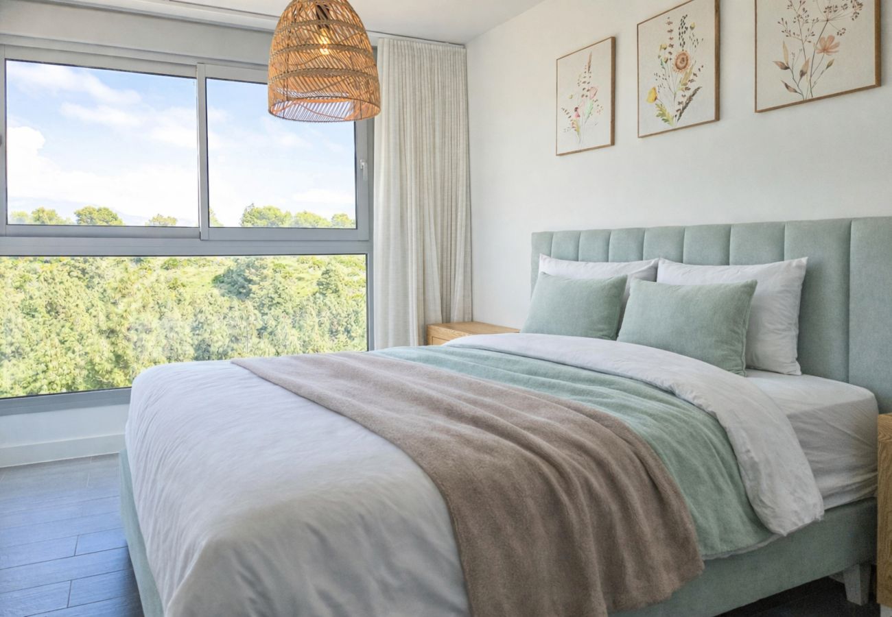 Apartamento en Mijas Costa - Apartamento de 3 habitaciones, vistas al mar/4 piscinas/gym/pádel