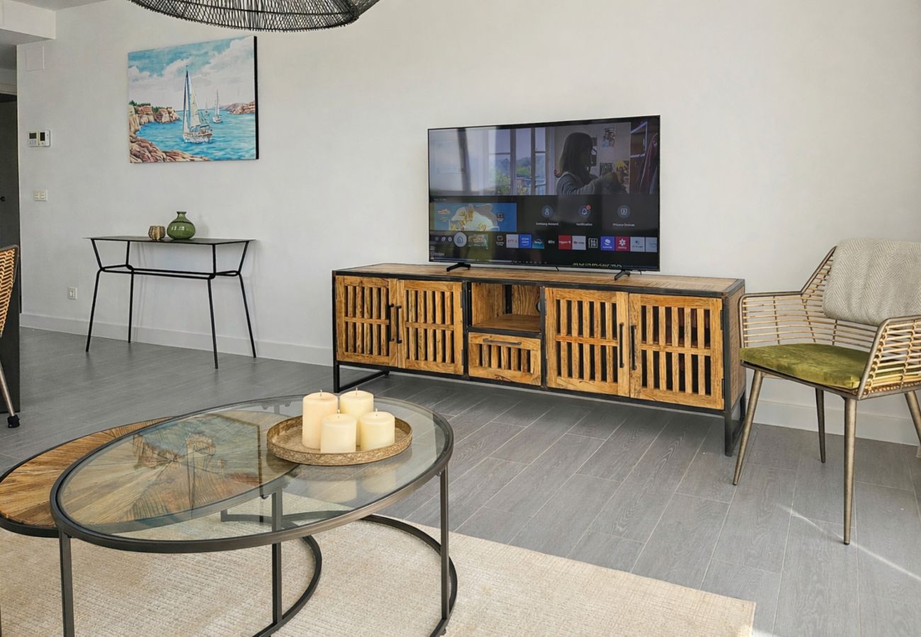 Apartamento en Mijas Costa - Apartamento de 3 habitaciones, vistas al mar/4 piscinas/gym/pádel