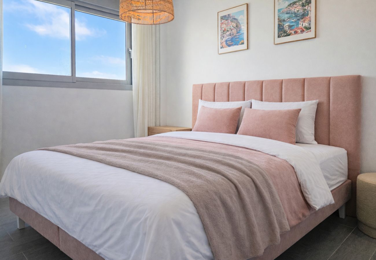 Apartamento en Mijas Costa - Apartamento de 3 habitaciones, vistas al mar/4 piscinas/gym/pádel