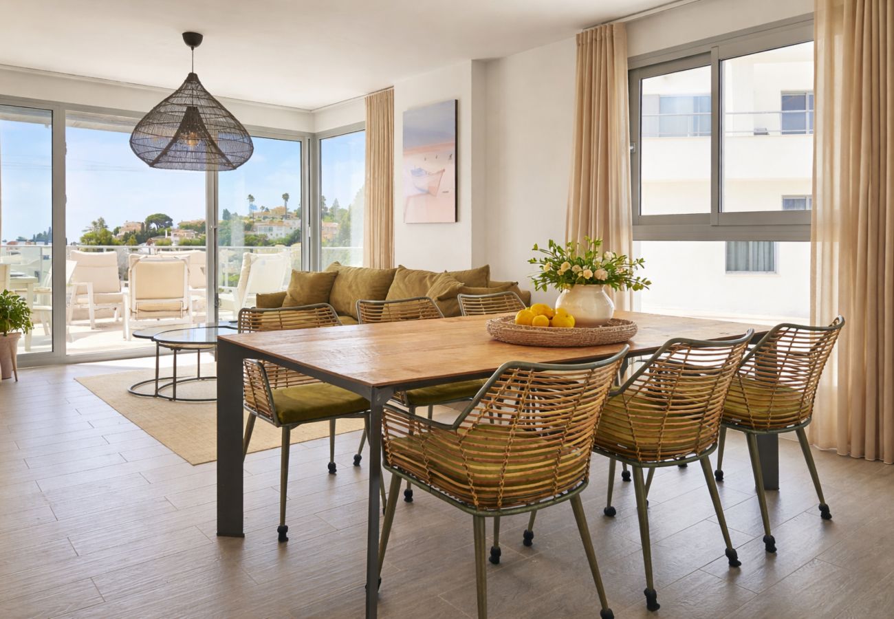 Apartamento en Mijas Costa - Apartamento de 3 habitaciones, vistas al mar/4 piscinas/gym/pádel