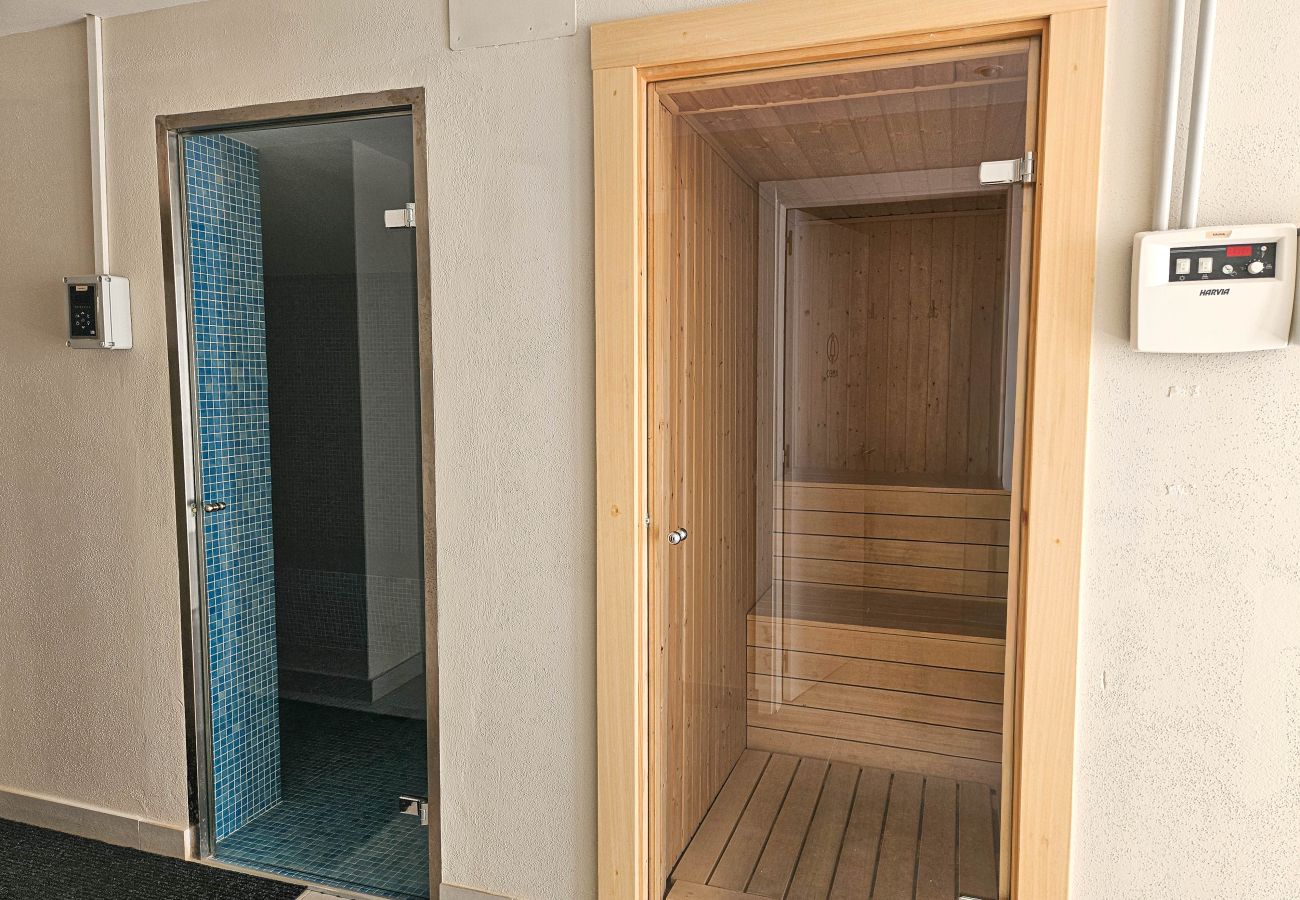 Apartamento en Mijas Costa - Apt de lujo con vistas al mar, la piscina y la montaña cerca de La Cala
