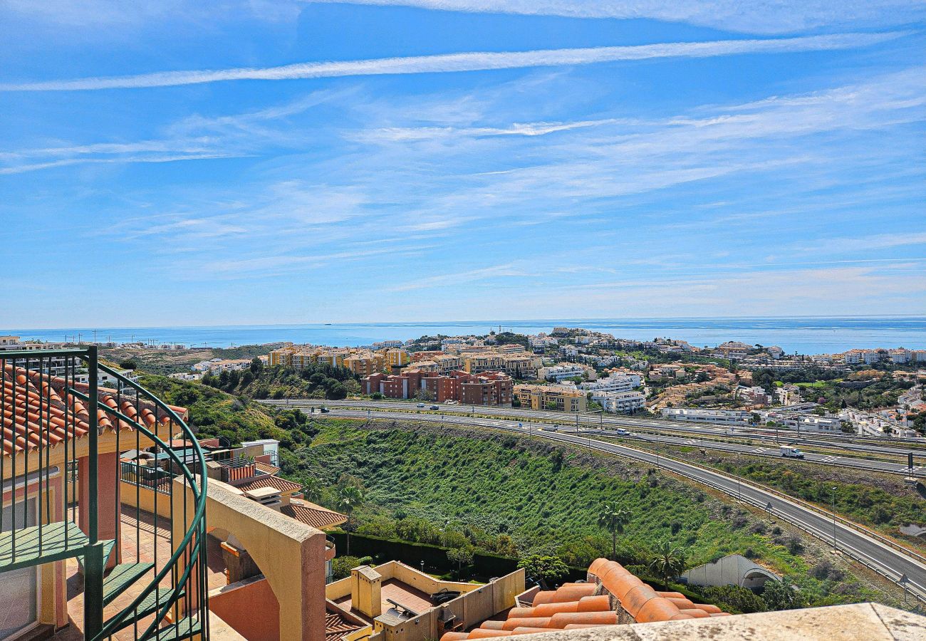 Apartamento en Mijas Costa - Amplio ático de 2 dormitorios con vistas al mar.