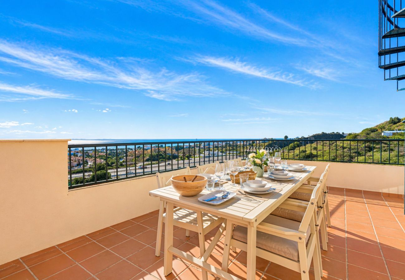 Apartamento en Mijas Costa - Amplio ático de 2 dormitorios con vistas al mar.