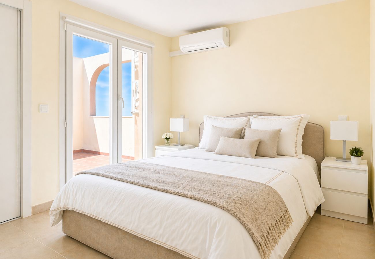 Apartamento en Mijas Costa - Amplio ático de 2 dormitorios con vistas al mar.