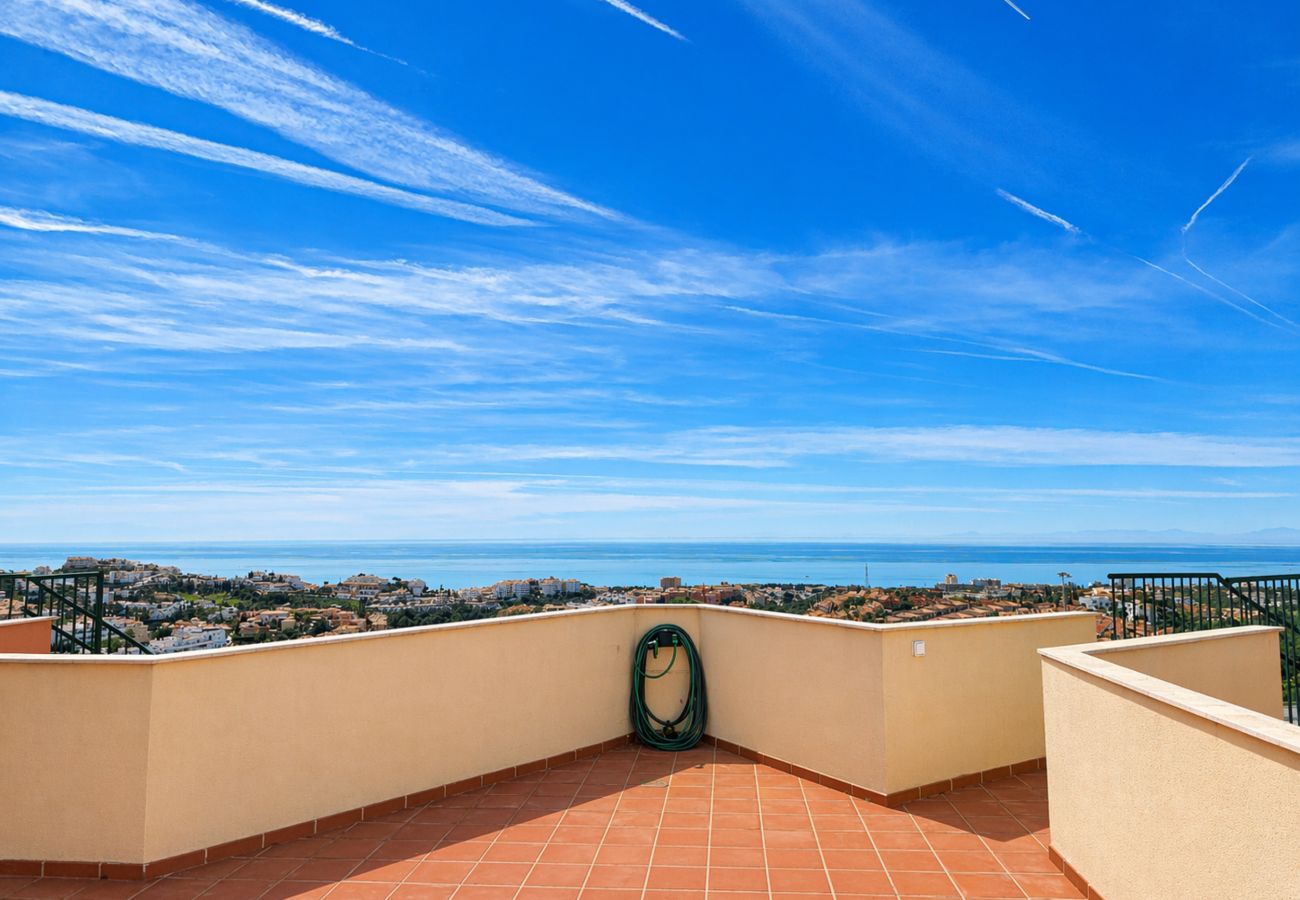 Apartamento en Mijas Costa - Amplio ático de 2 dormitorios con vistas al mar.
