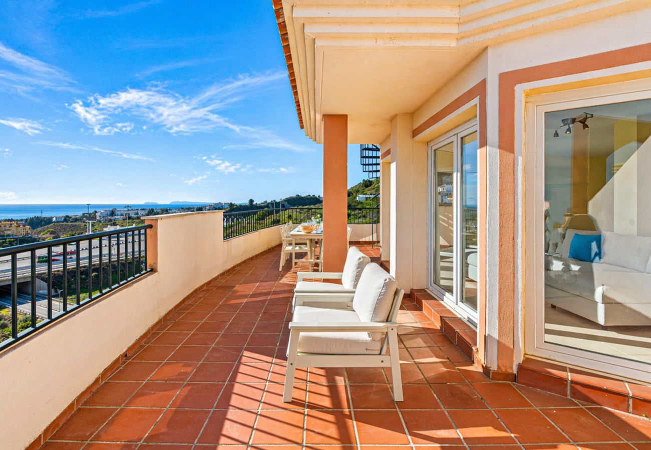 Apartamento en Mijas Costa - Amplio ático de 2 dormitorios con vistas al mar.