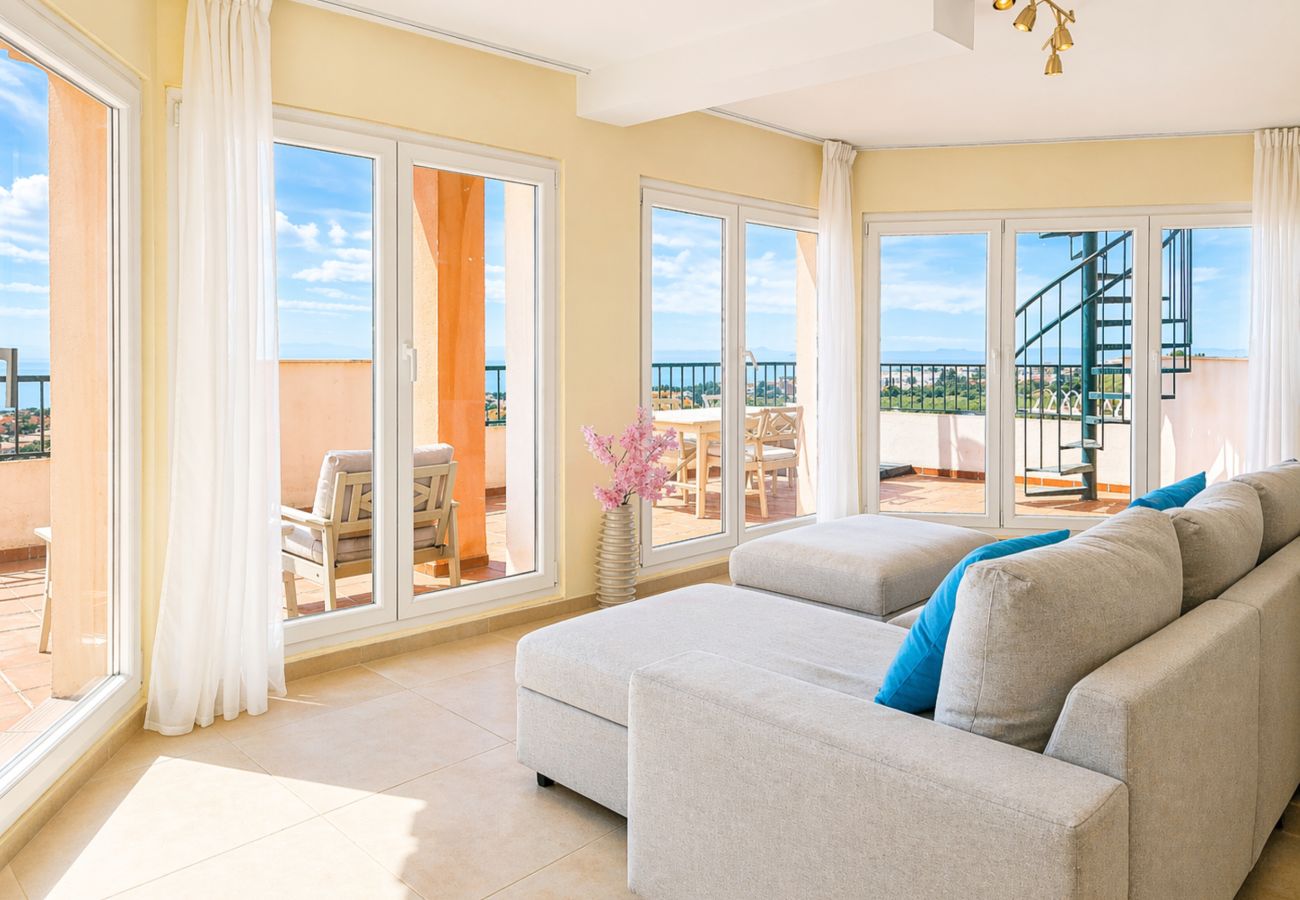 Apartamento en Mijas Costa - Amplio ático de 2 dormitorios con vistas al mar.