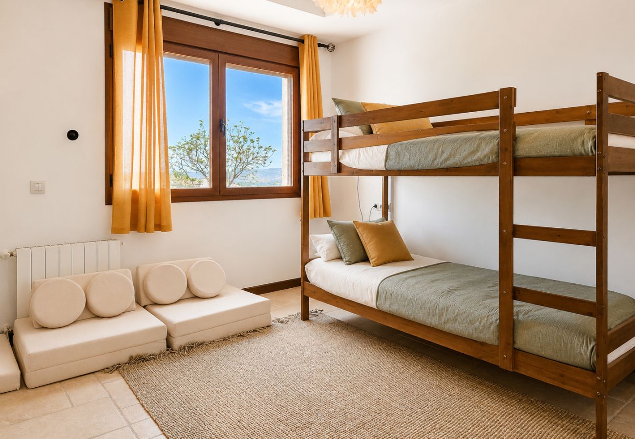 Villa en Mijas Costa - Villa rural de cuatro dormitorios y piscina privada.