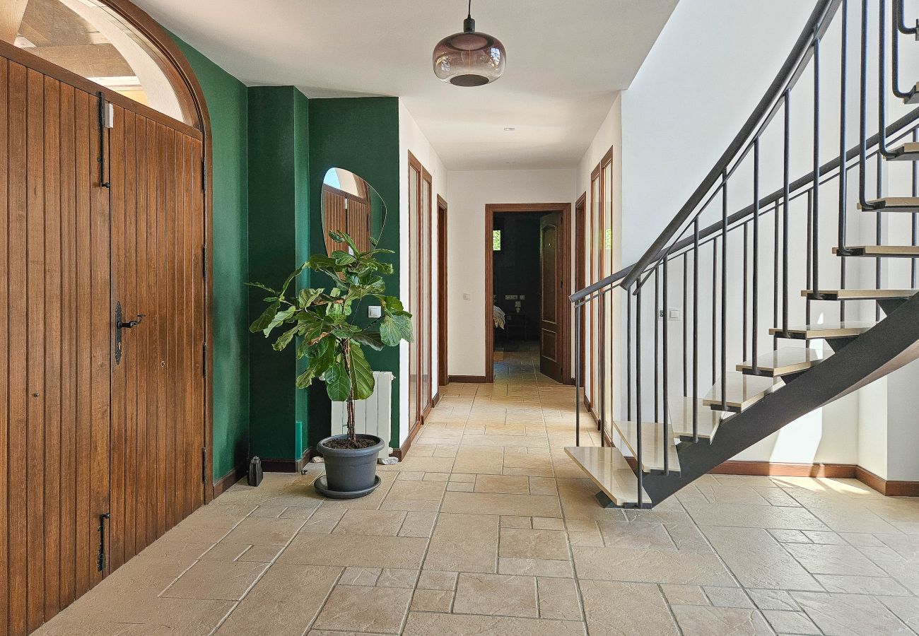Villa en Mijas Costa - Villa rural de cuatro dormitorios y piscina privada.