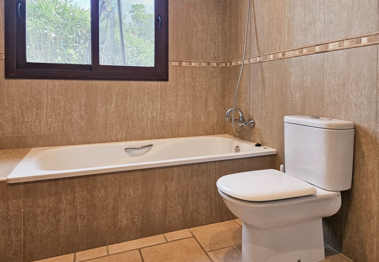 Villa en Mijas Costa - Villa rural de cuatro dormitorios y piscina privada.