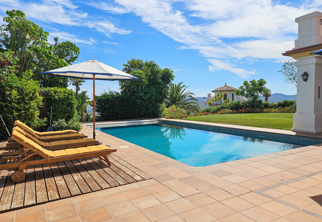 Villa en Mijas Costa - Villa rural de cuatro dormitorios y piscina privada.