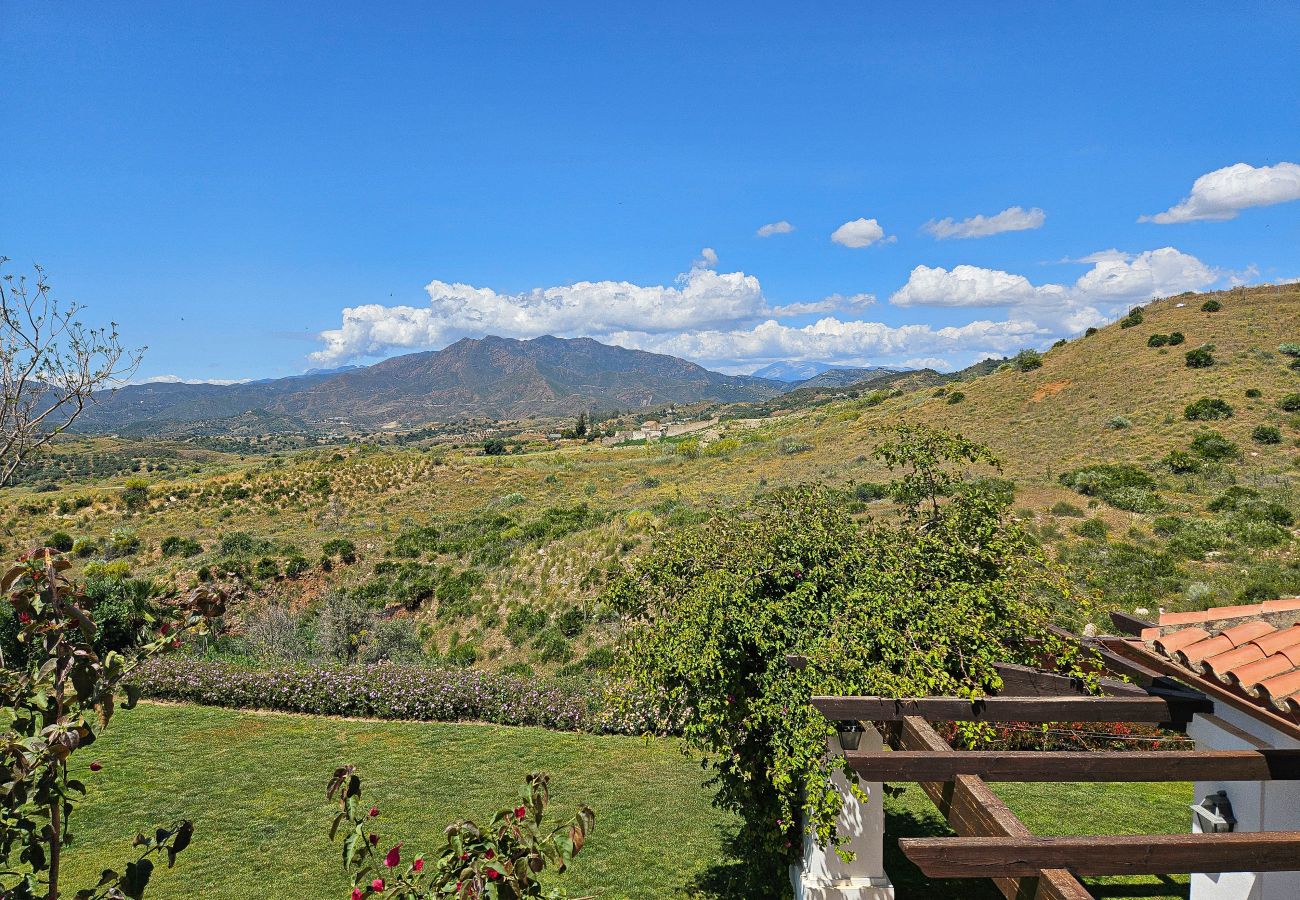Villa en Mijas Costa - Villa rural de cuatro dormitorios y piscina privada.