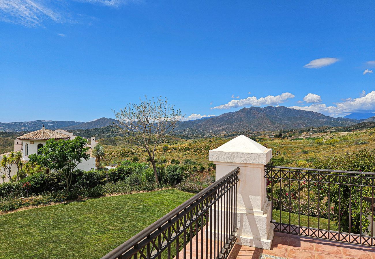 Villa en Mijas Costa - Villa rural de cuatro dormitorios y piscina privada.