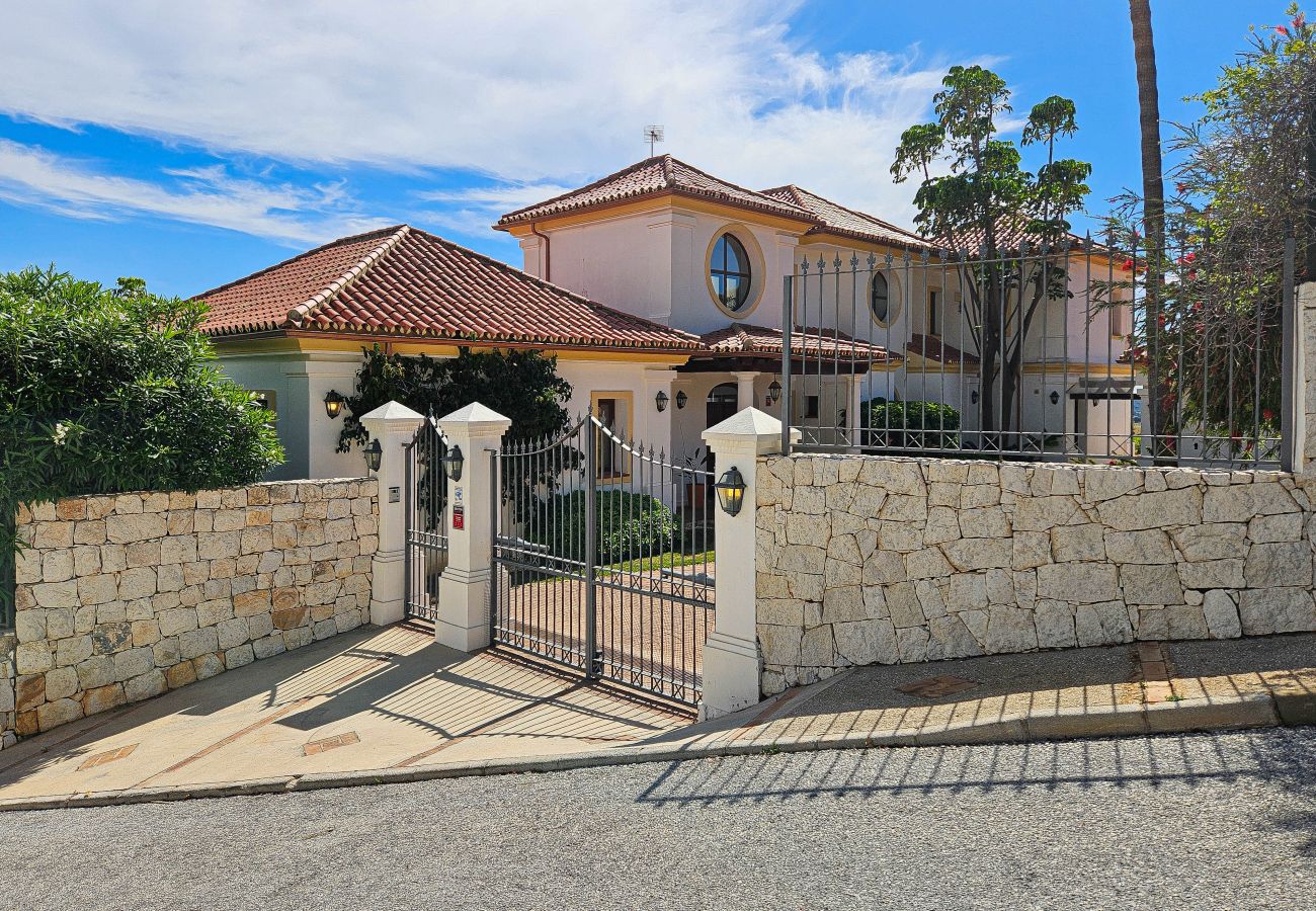 Villa en Mijas Costa - Villa rural de cuatro dormitorios y piscina privada.