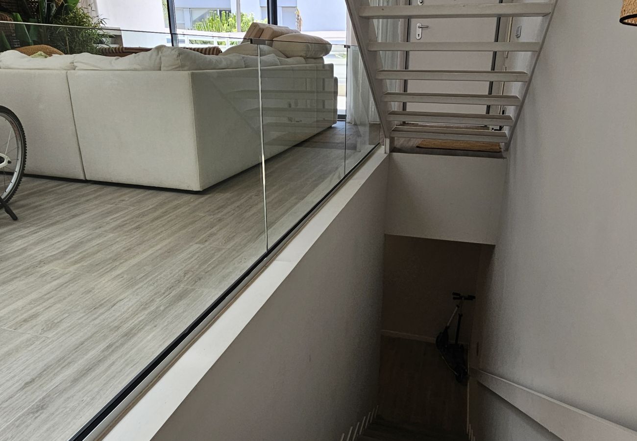 Casa adosada en Estepona - Casa adosada de cuatro dormitorios, Cancelada