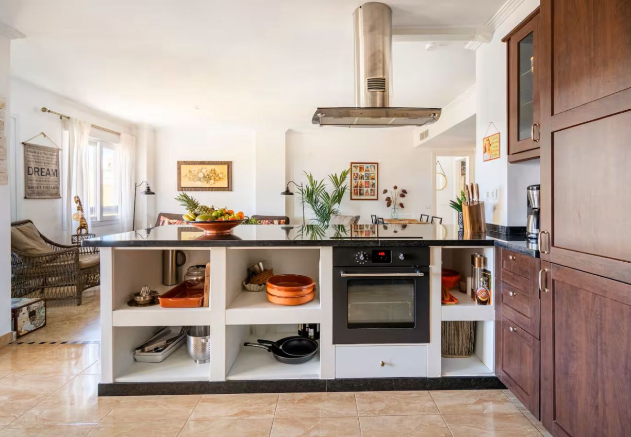 Apartamento en Estepona - Apartamento de 3 habitaciones, cerca del puerto de Estepona.