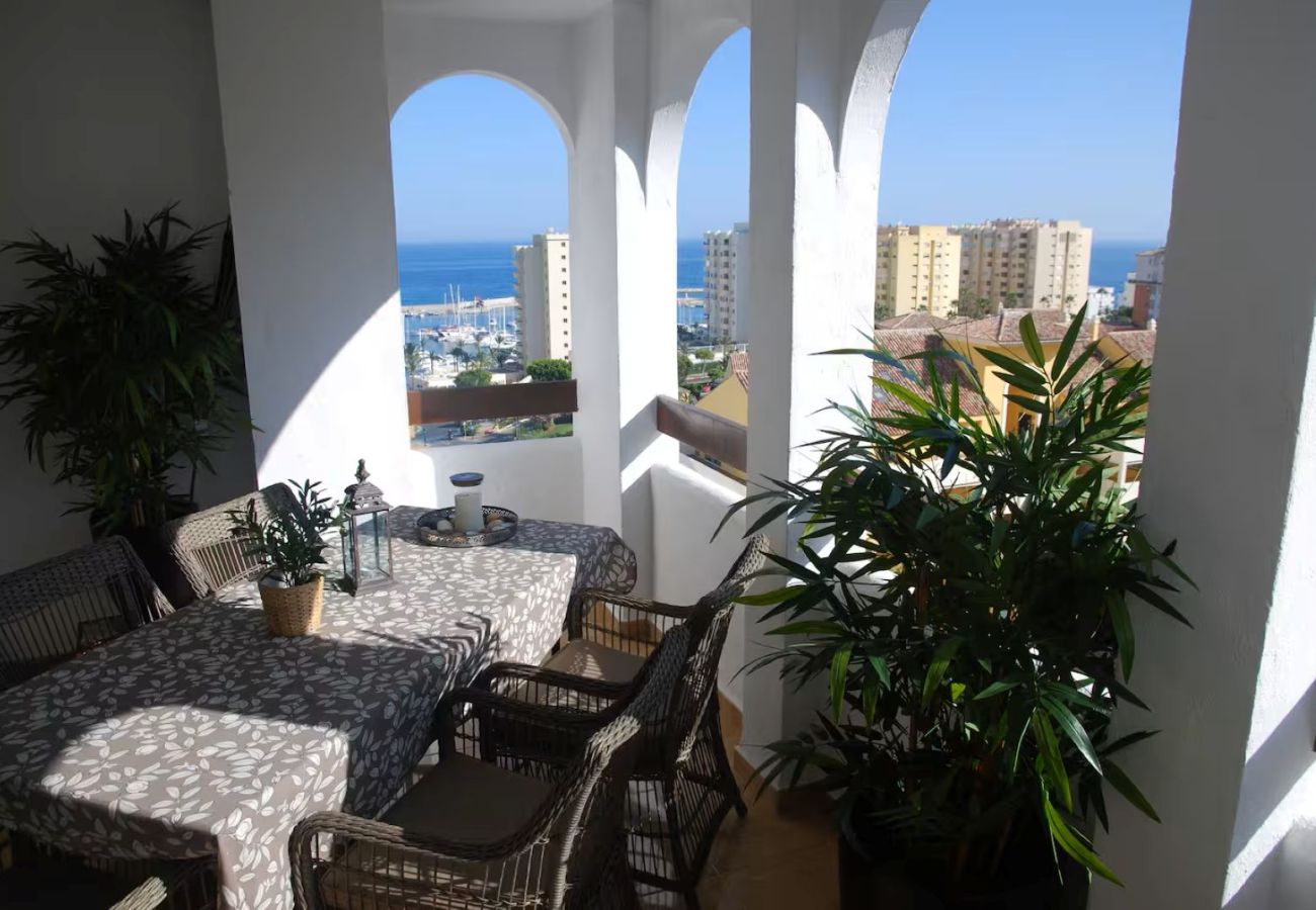 Apartamento en Estepona - Apartamento de 3 habitaciones, cerca del puerto de Estepona.