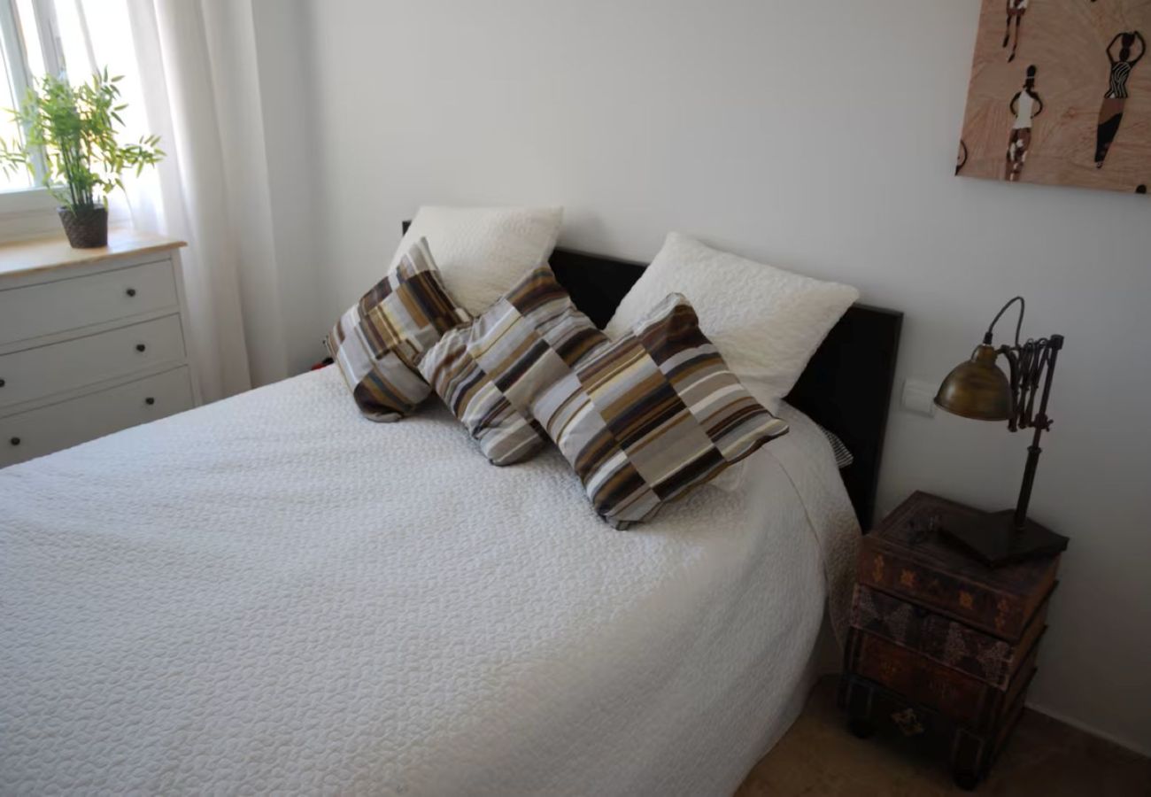 Apartamento en Estepona - Apartamento de 3 habitaciones, cerca del puerto de Estepona.