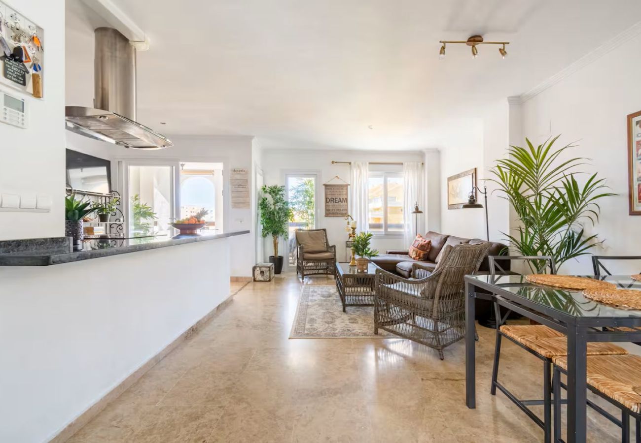 Apartamento en Estepona - Apartamento de 3 habitaciones, cerca del puerto de Estepona.