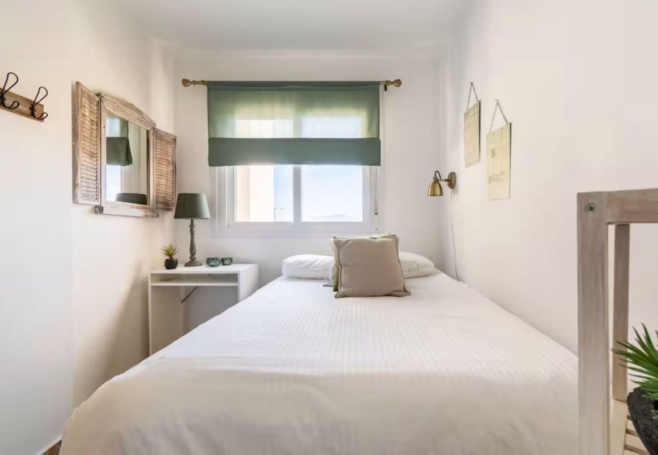 Apartamento en Estepona - Apartamento de 3 habitaciones, cerca del puerto de Estepona.
