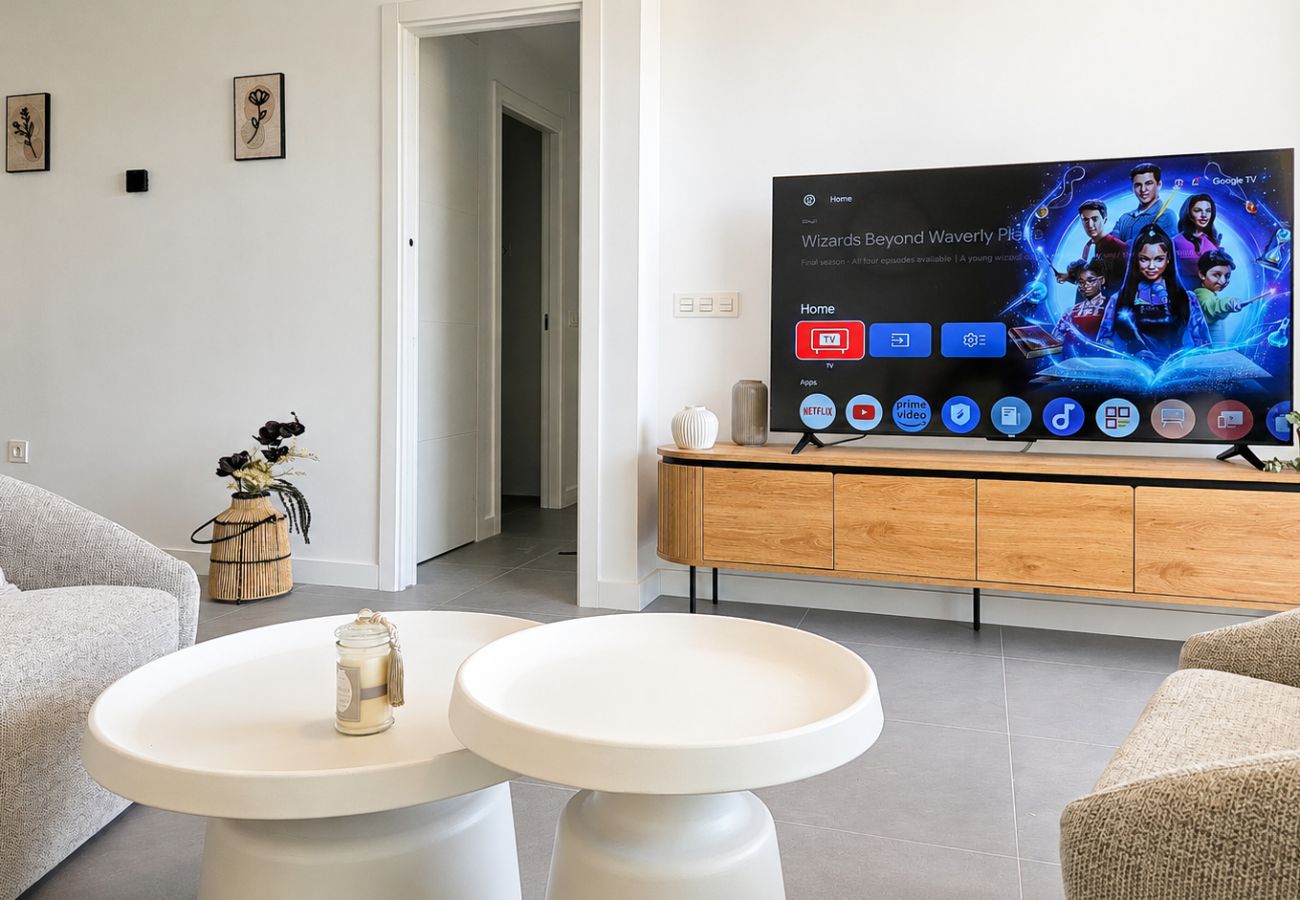 Apartamento en Mijas Costa - Apartamento elegante con acceso a piscina, gym y pádel.