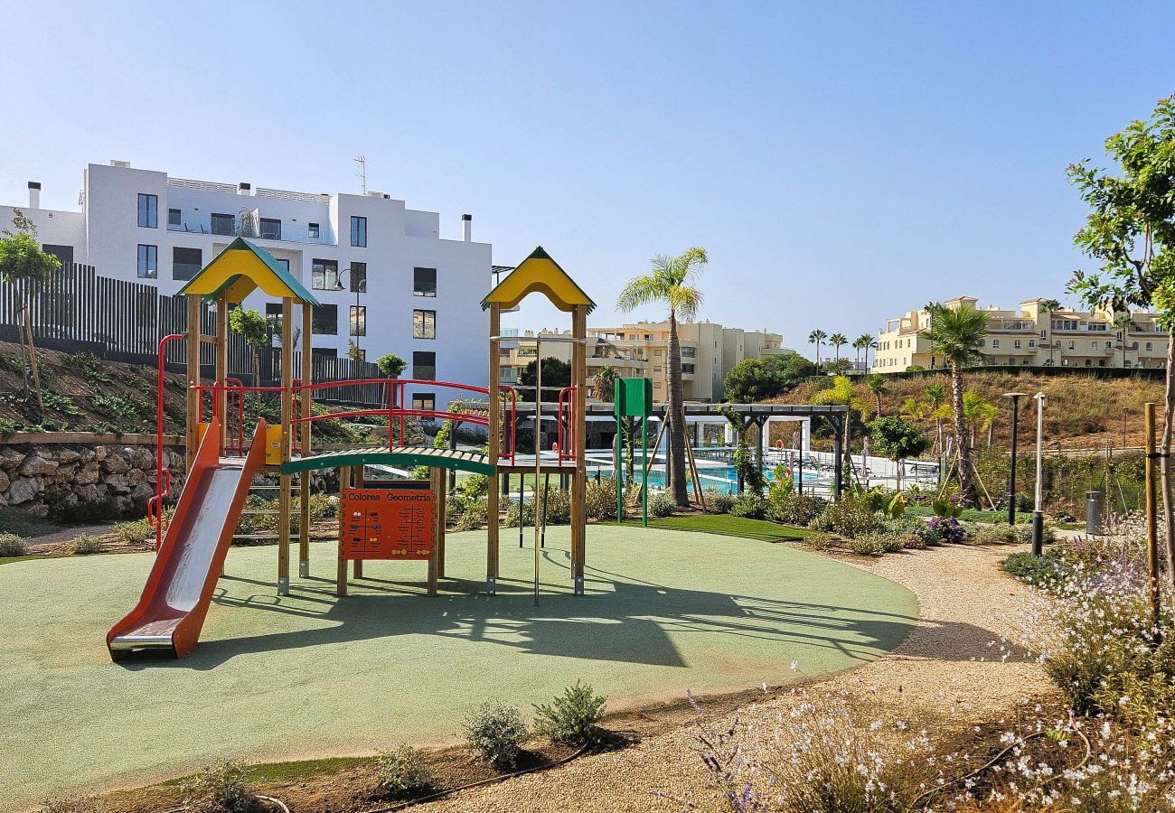 Apartamento en Mijas Costa - Apartamento elegante con acceso a piscina, gym y pádel.