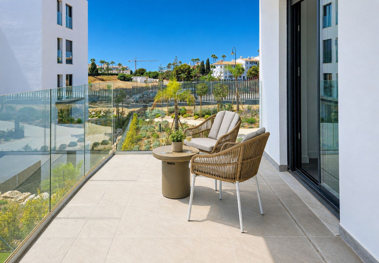 Apartamento en Mijas Costa - Apartamento elegante con acceso a piscina, gym y pádel.