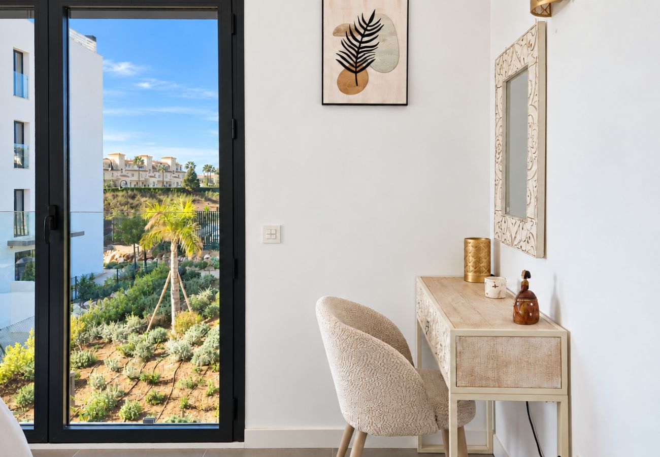 Apartamento en Mijas Costa - Apartamento elegante con acceso a piscina, gym y pádel.