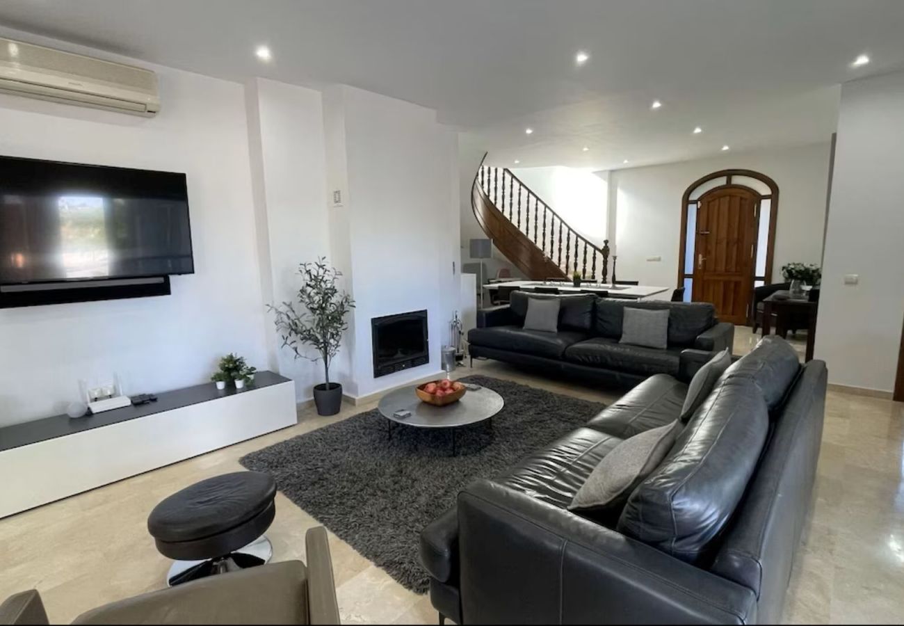Villa en Alhaurín el Grande - Villa de cuatro dormitorios con piscina privada, Alhaurín el Grande