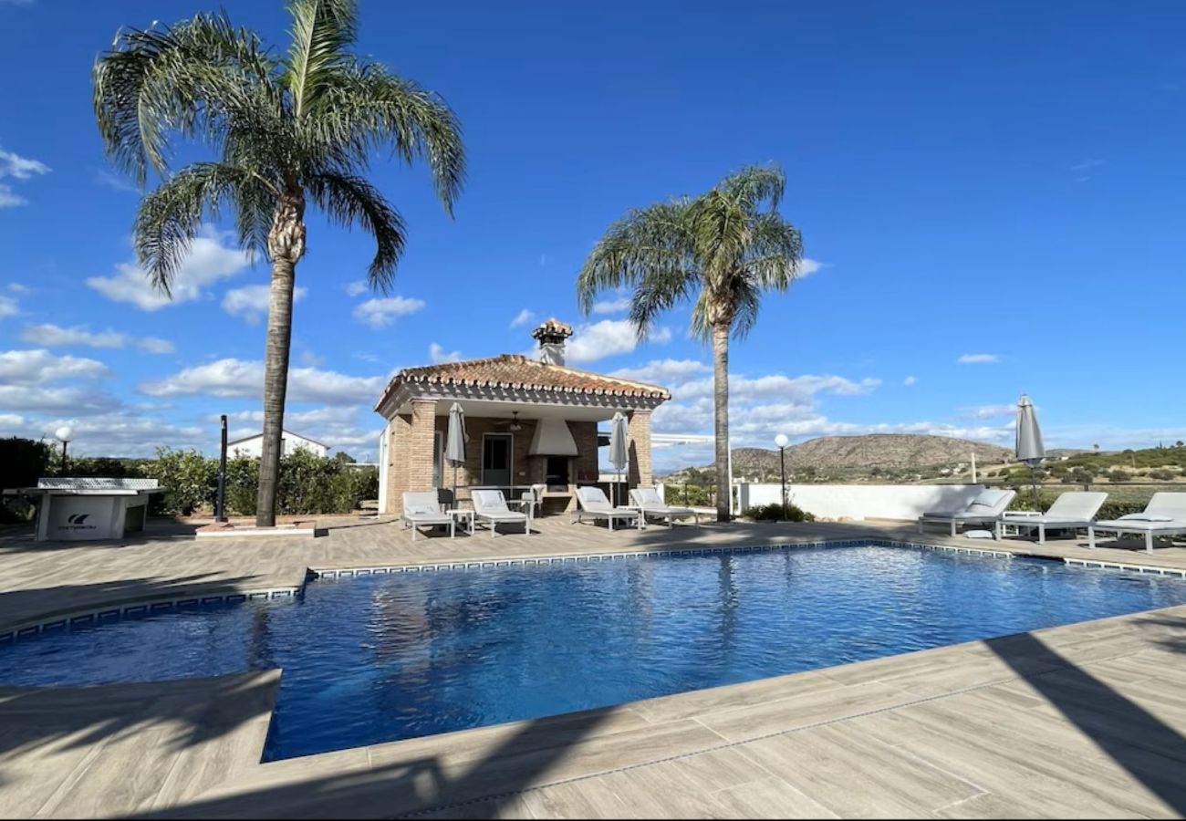 Villa en Alhaurín el Grande - Villa de cuatro dormitorios con piscina privada, Alhaurín el Grande
