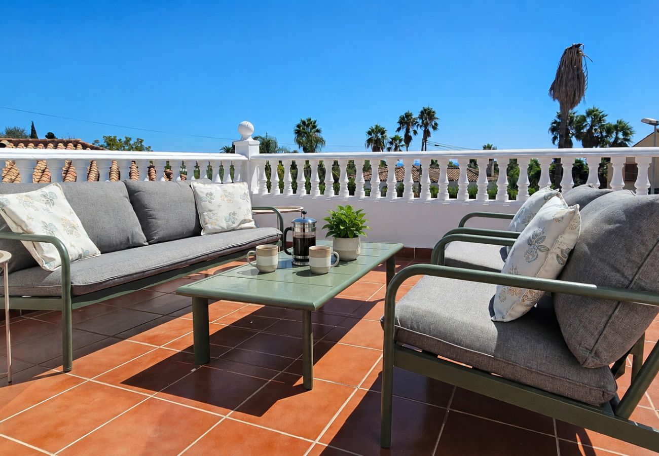 Villa en Marbella - Amplia villa con piscina privada y vistas al mar