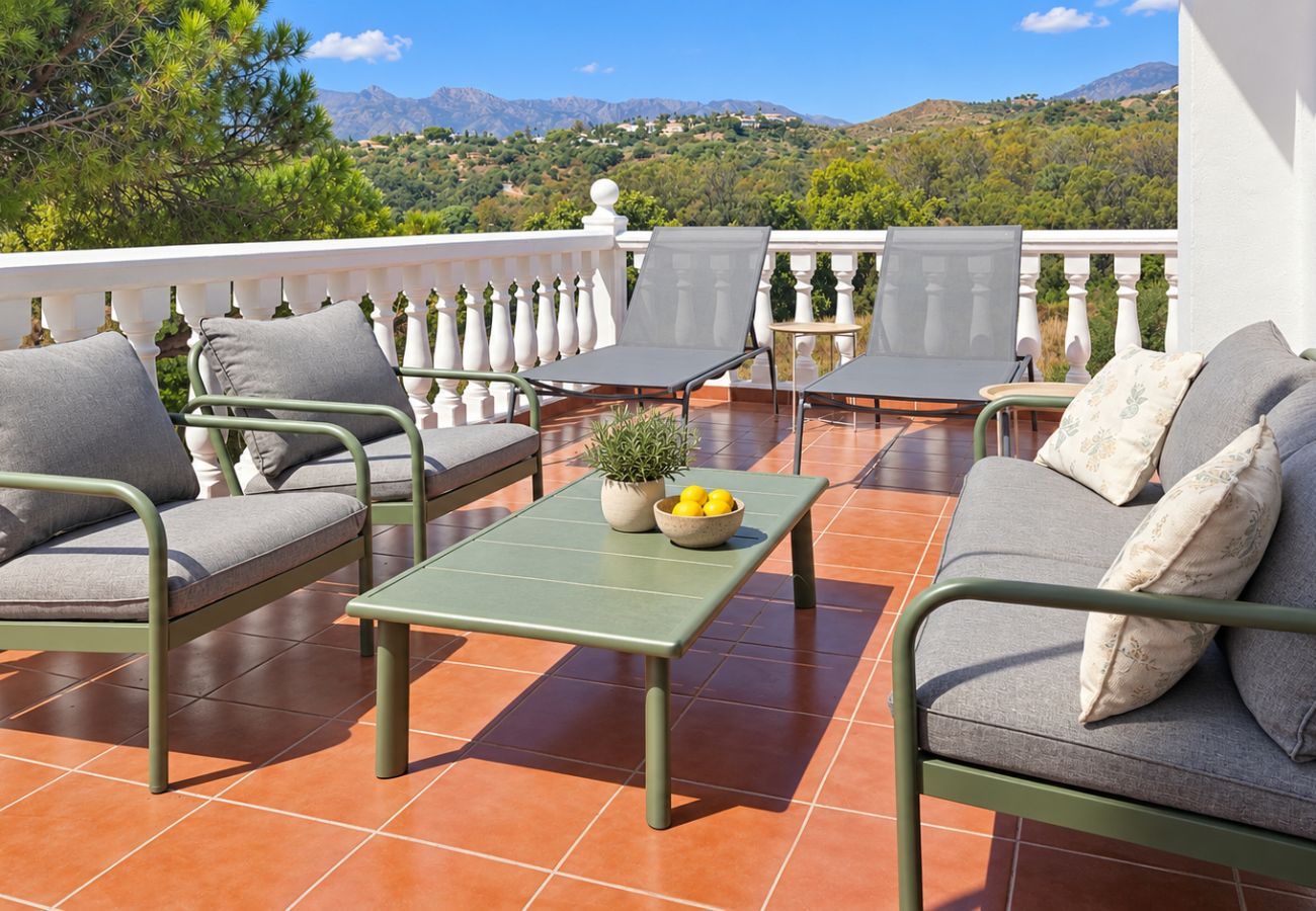 Villa en Marbella - Amplia villa con piscina privada y vistas al mar
