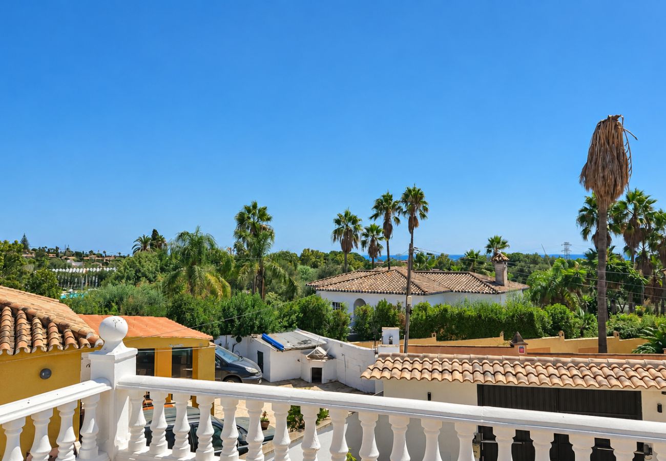 Villa en Marbella - Amplia villa con piscina privada y vistas al mar