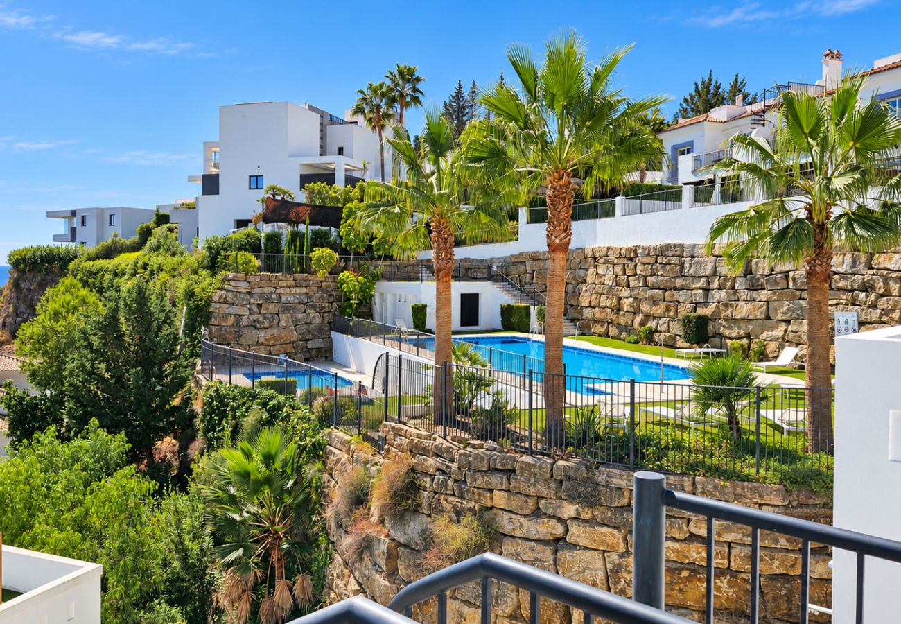 Apartamento en Benahavís - Pueblo Paraíso, vistas al mar,6 piscinas, gym y spa