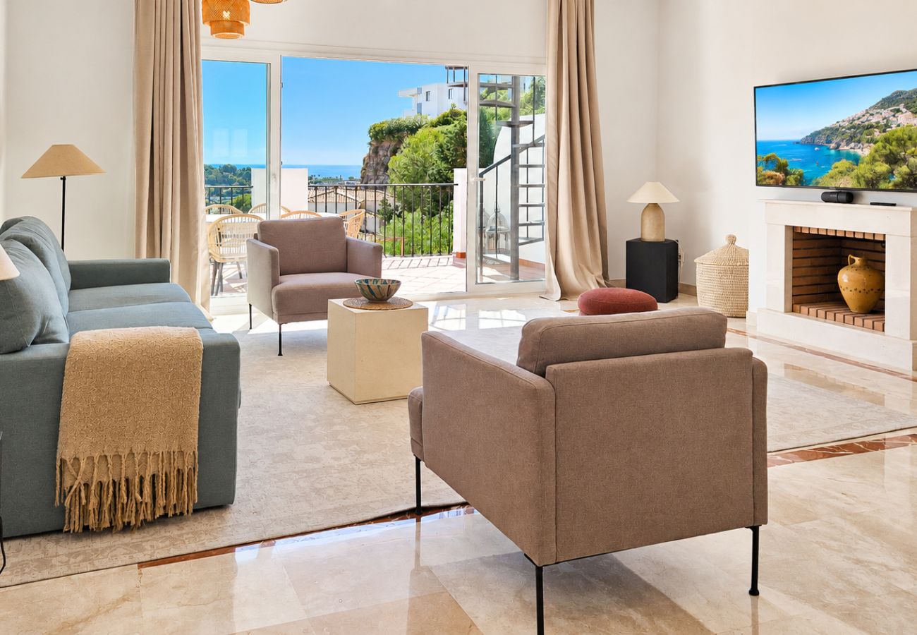 Apartamento en Benahavís - Pueblo Paraíso, vistas al mar,6 piscinas, gym y spa